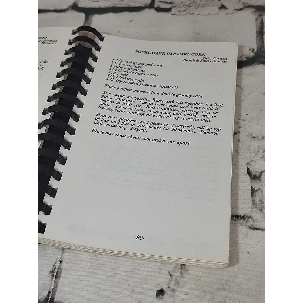 The Primary Feeder Oregons Pioneer Utility Vtg ‎ 1988 Spiral Cookbook Flaw